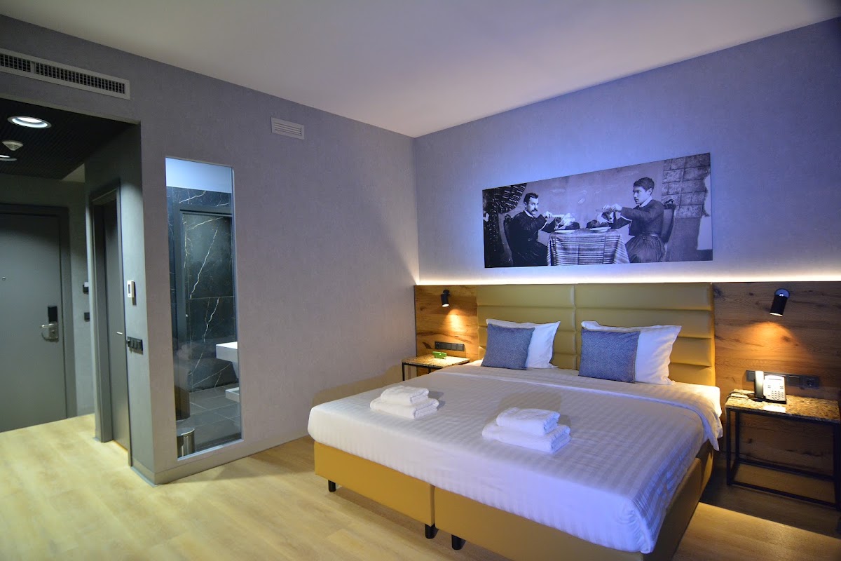 mk | hotel tirana