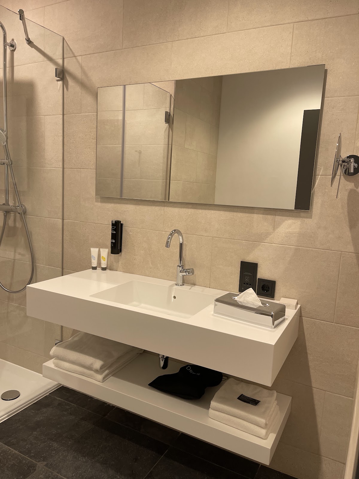 mk | hotel tirana