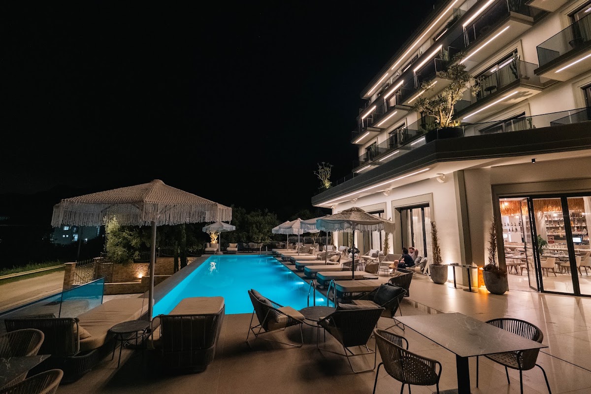 Mazarine Hotel and Restaurant