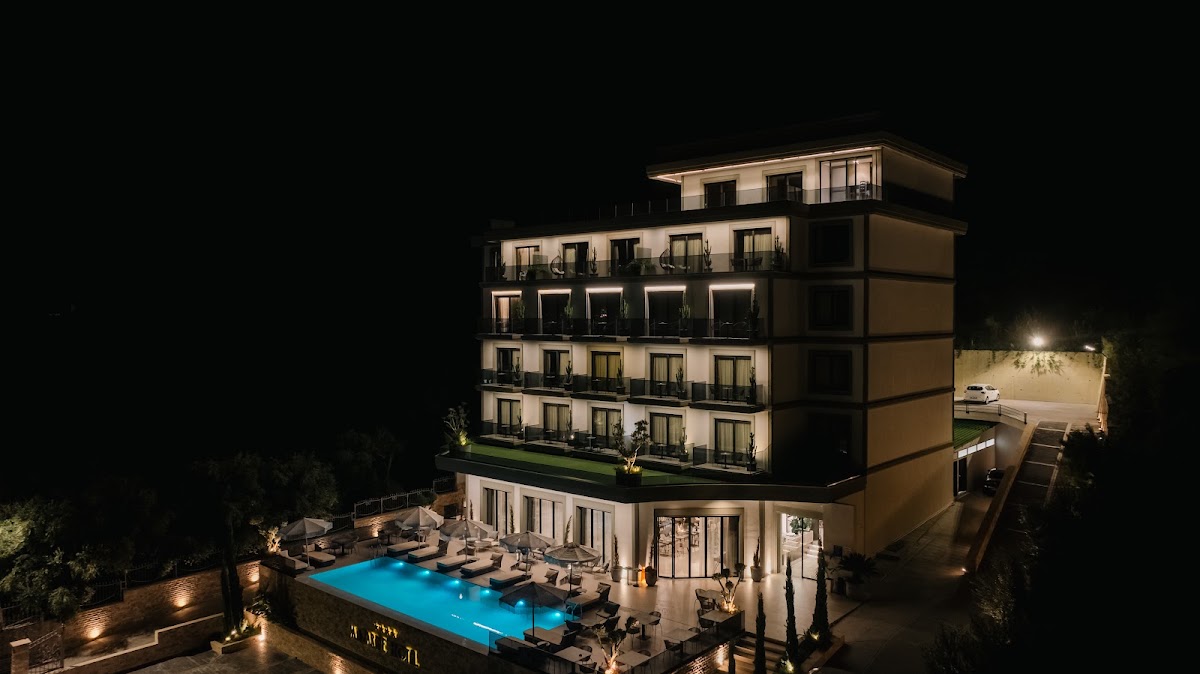 Mazarine Hotel and Restaurant