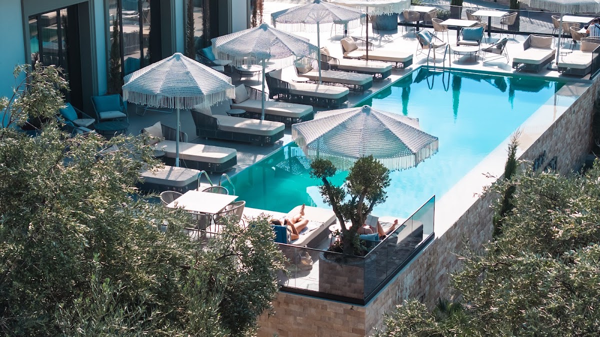 Mazarine Hotel and Restaurant