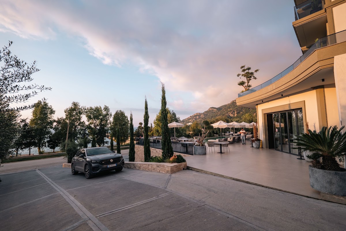 Mazarine Hotel and Restaurant