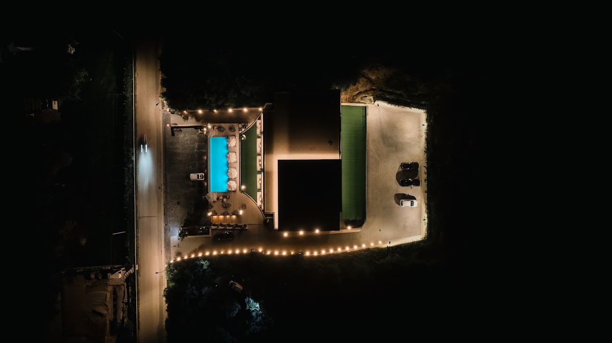Mazarine Hotel and Restaurant