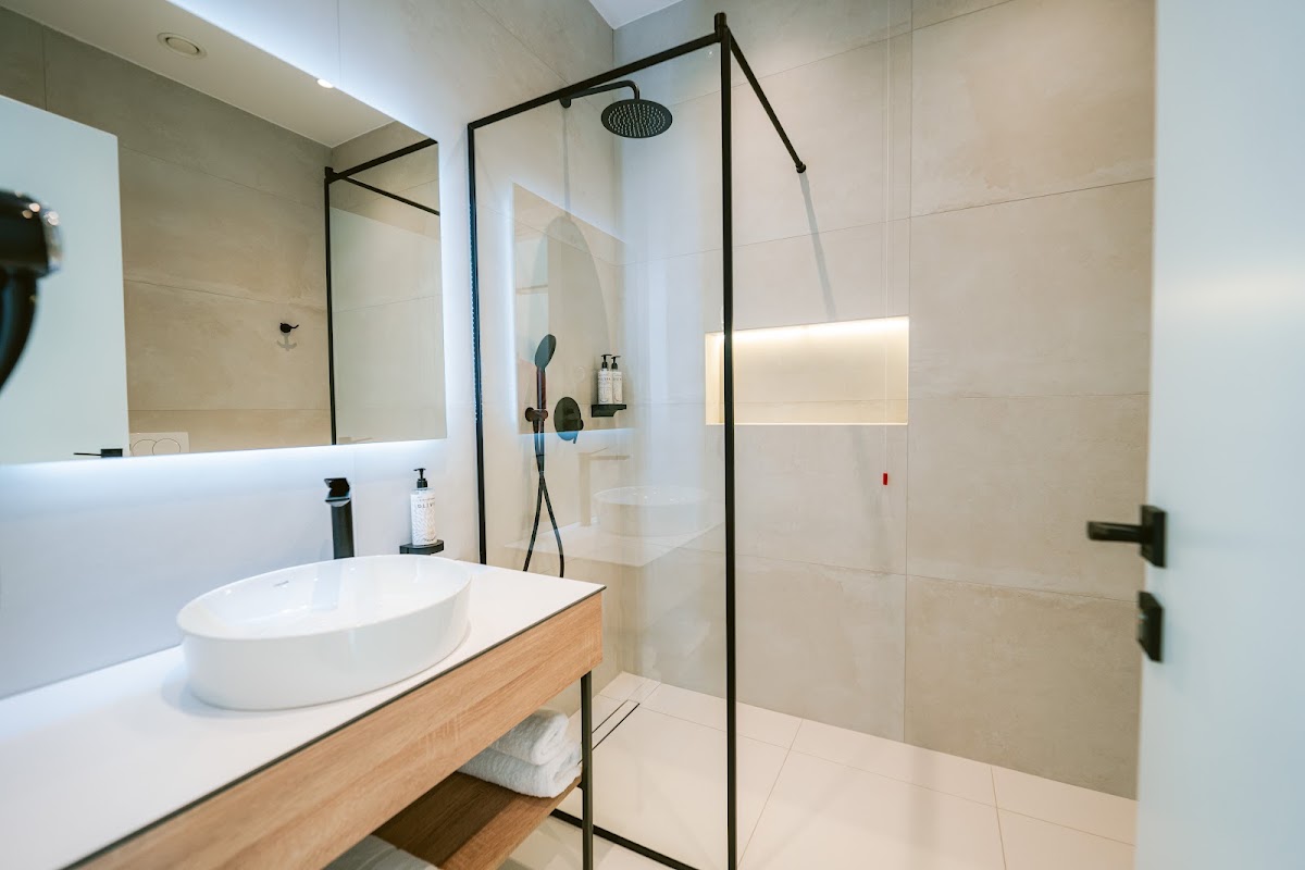 TRIBUTE HOTEL, Shkoder cvv
