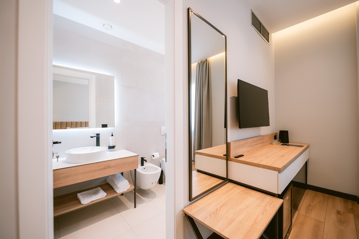 TRIBUTE HOTEL, Shkoder cvv