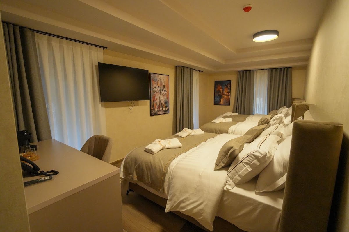 Floir Hotel