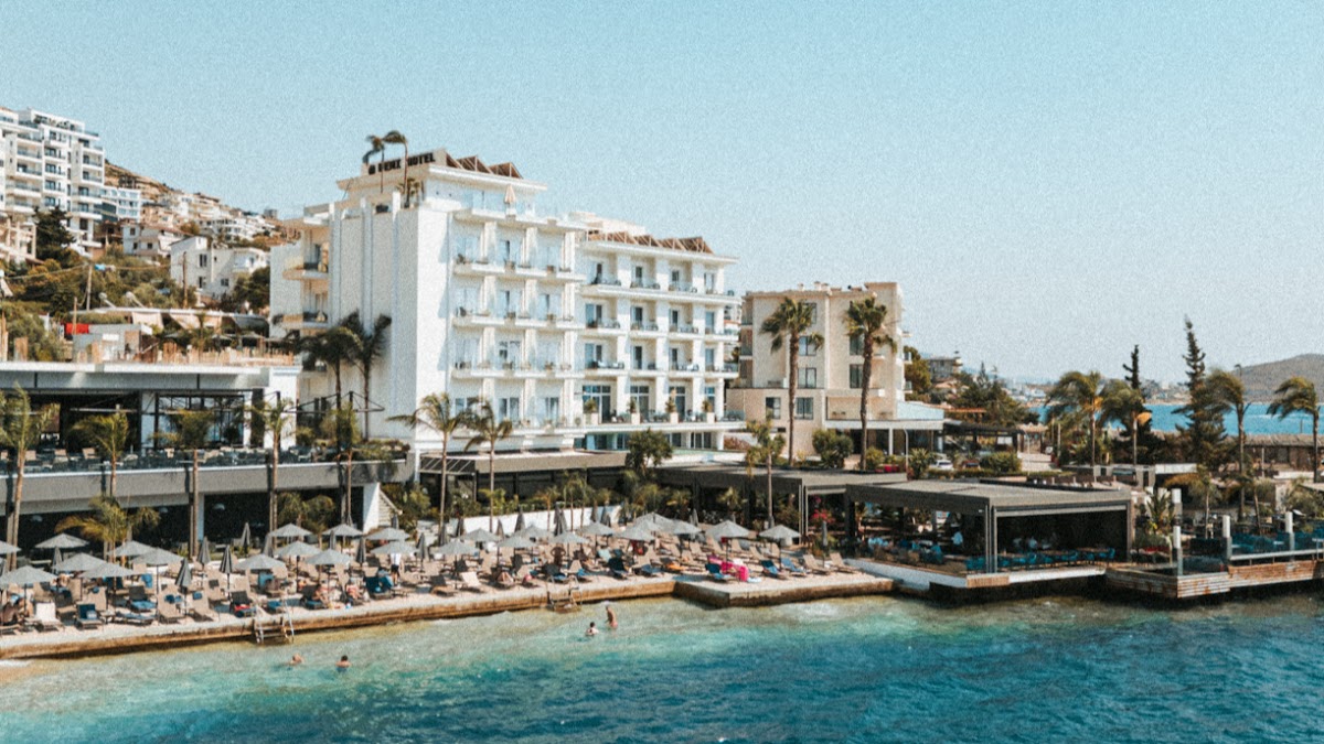 Demi Hotel