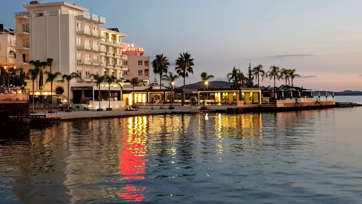 Demi Hotel