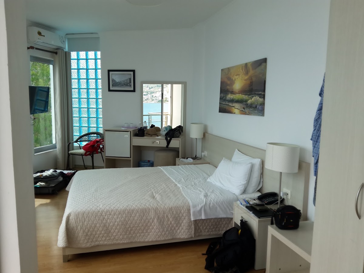 Titania Hotel, Sarande