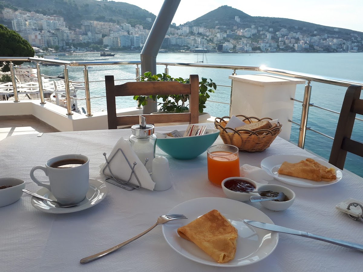 Titania Hotel, Sarande