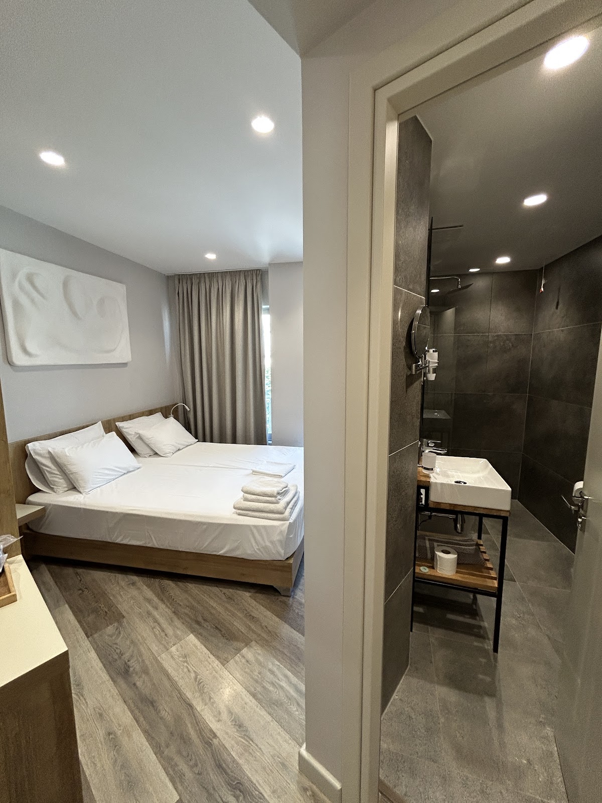 Titania Hotel, Sarande