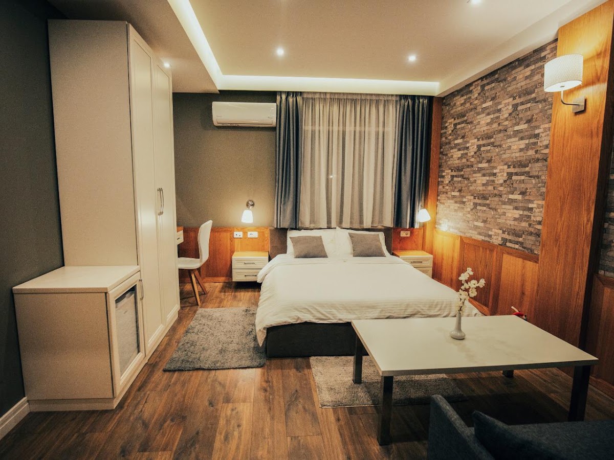 HOTEL ROMEO