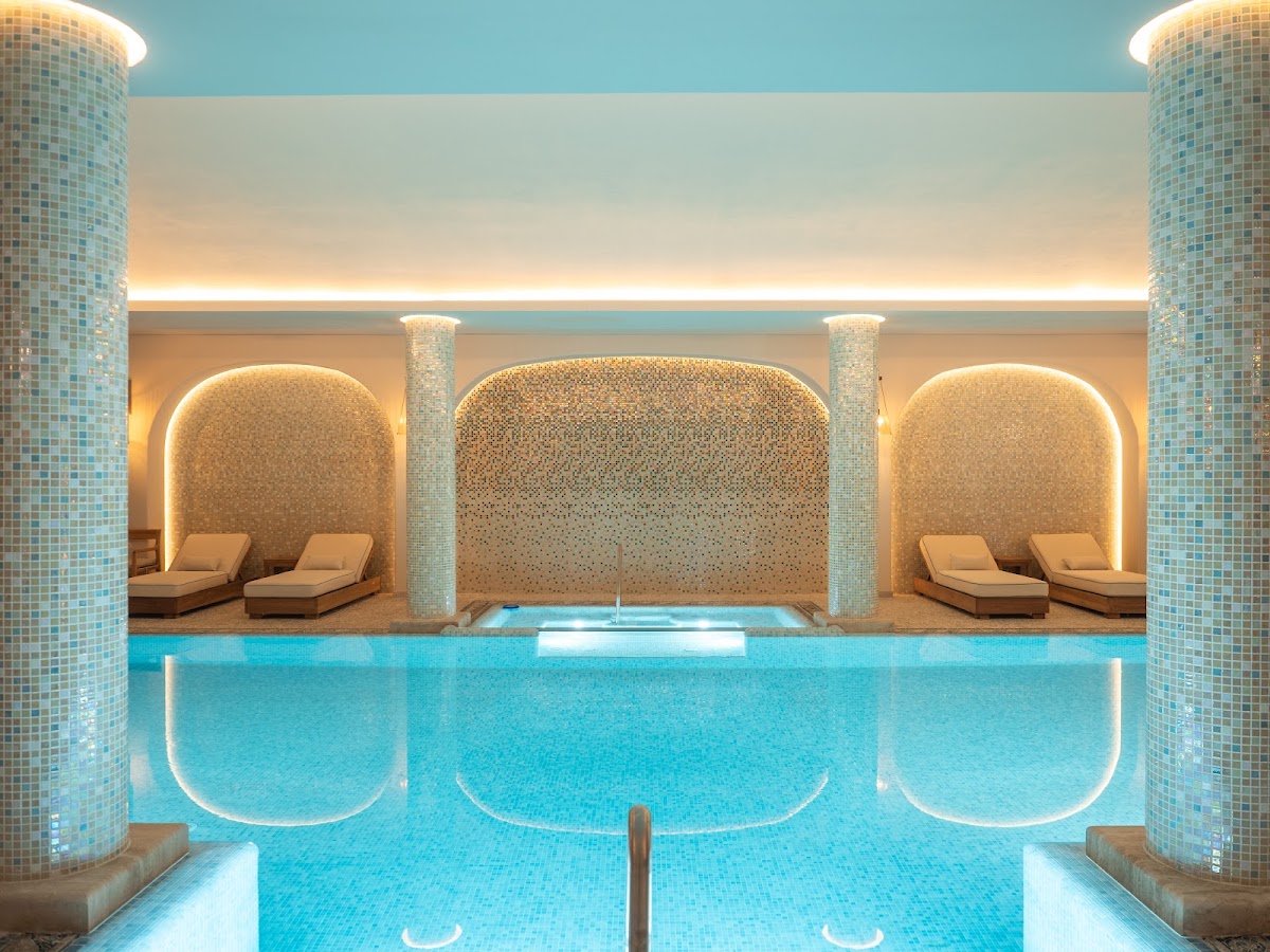 Vila Ebel Hotel, Pool & Spa