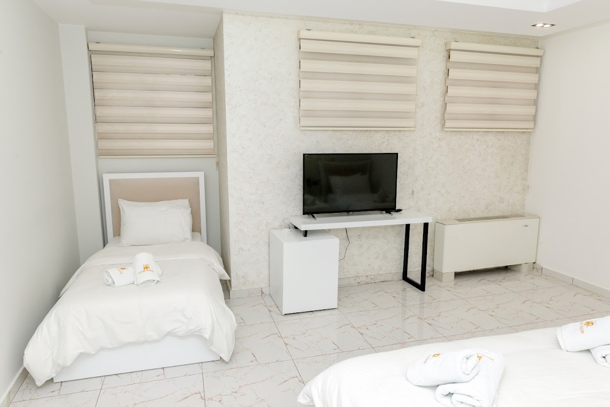 Hotel Pazari & Apartments
