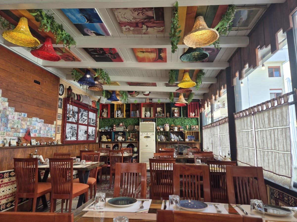 Smoke House Bar & Grill