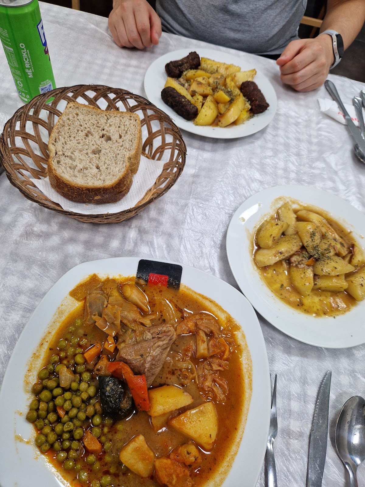 Traditional Restaurant LIRIADA