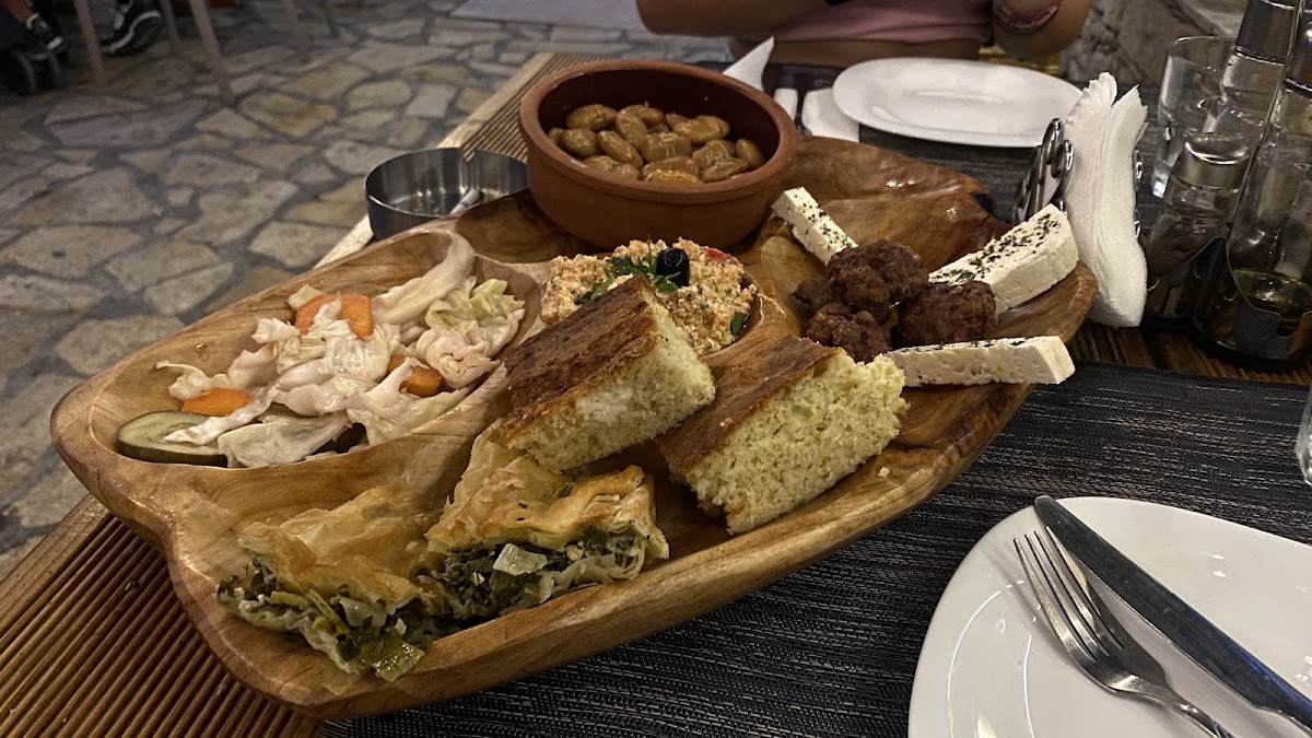Taverna Arial