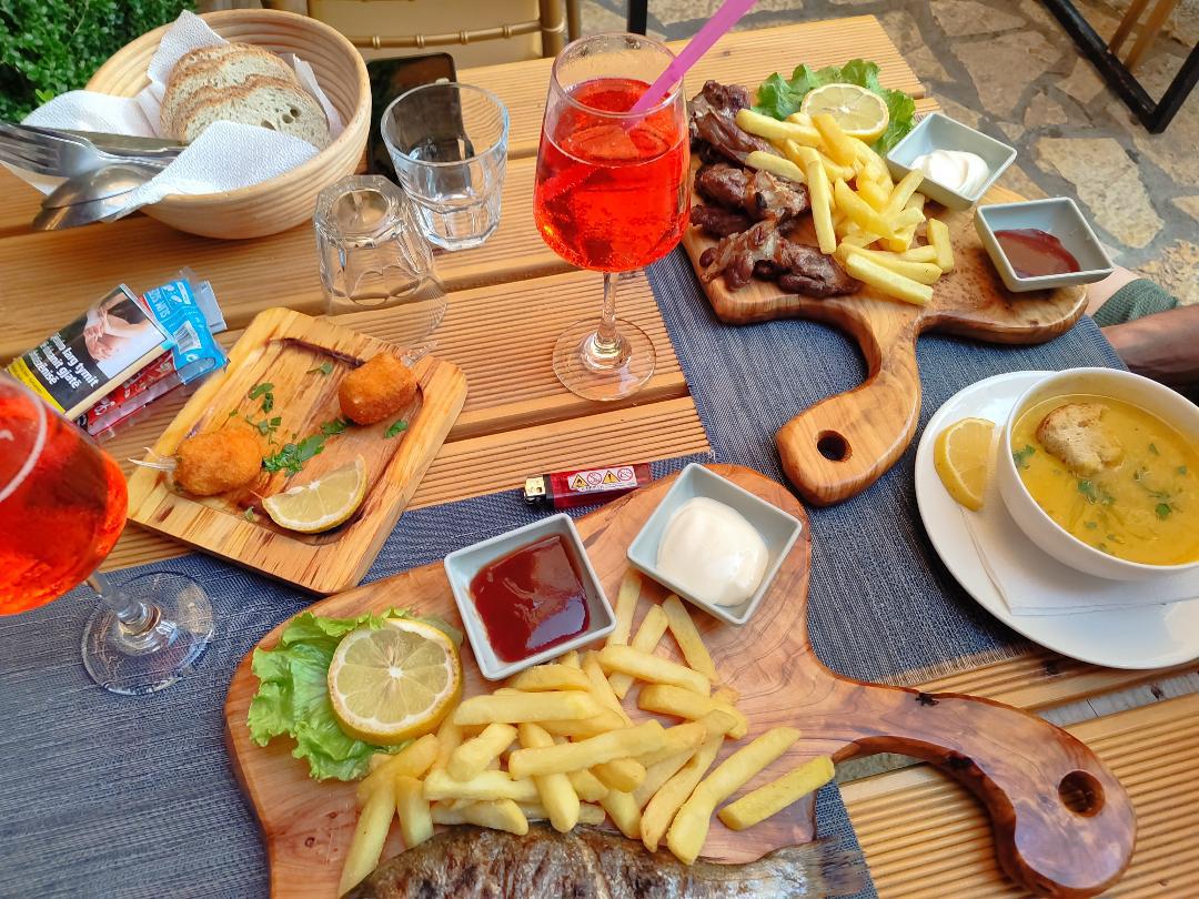 Taverna Arial