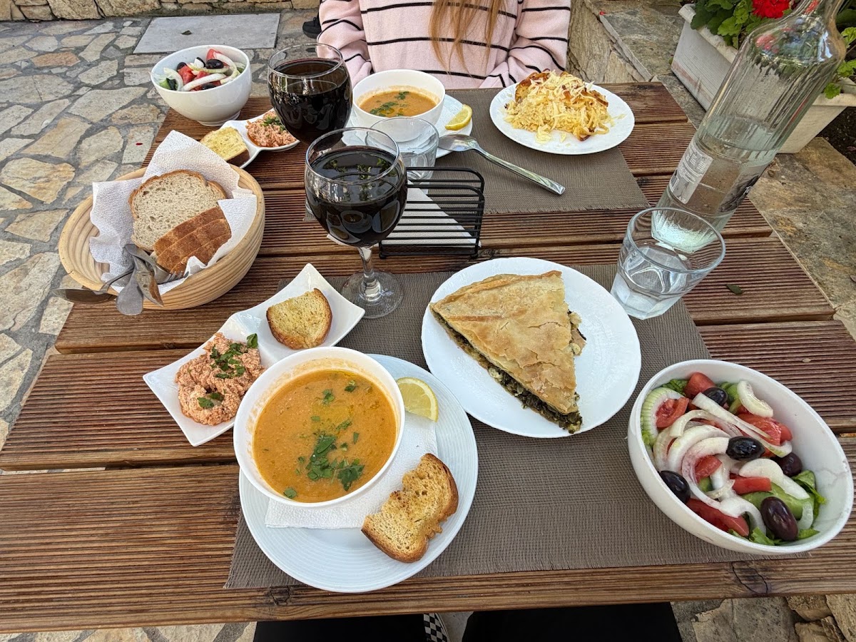 Taverna Arial