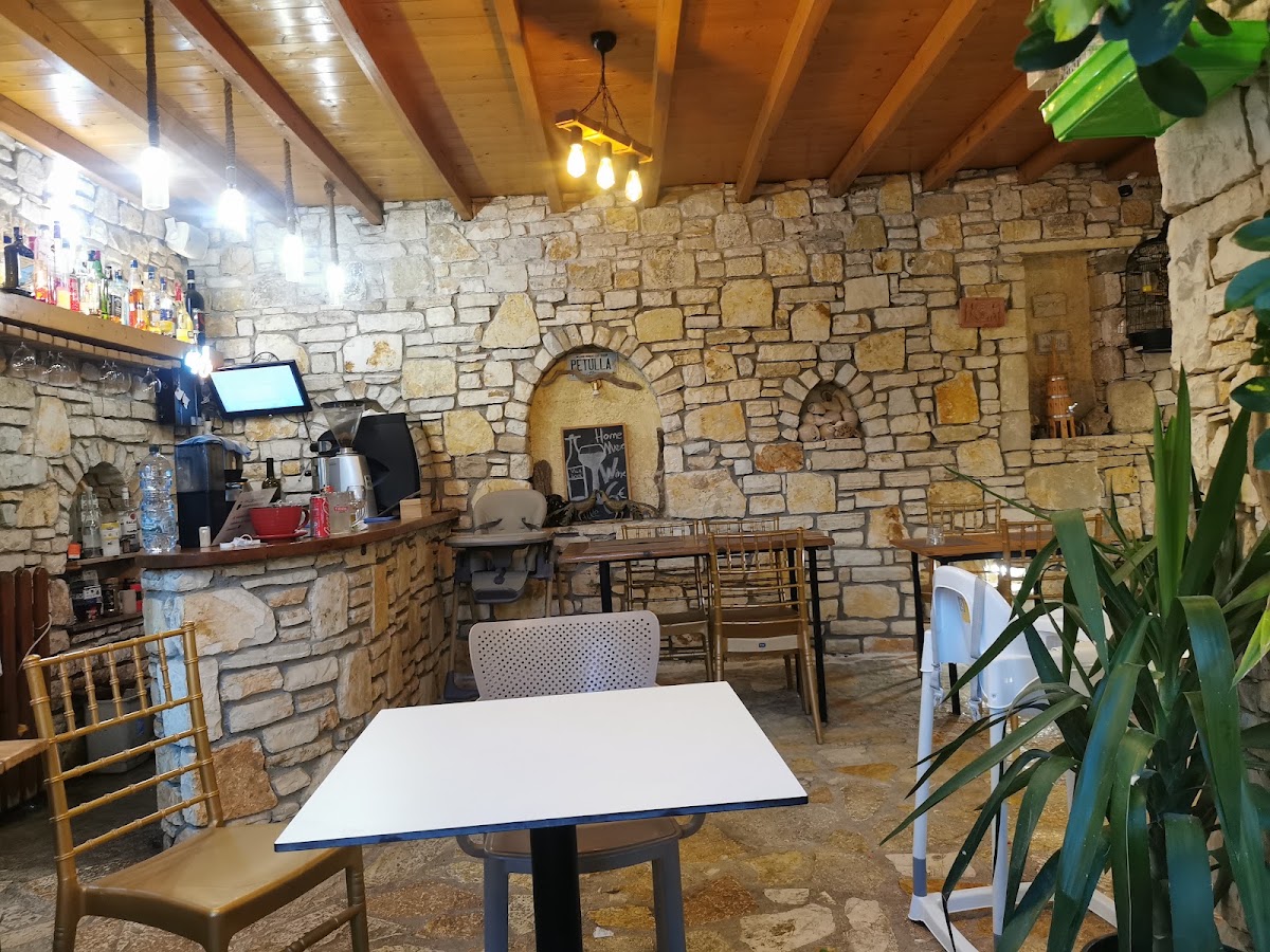 Taverna Arial