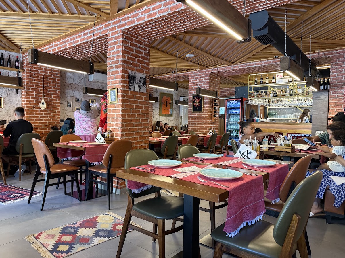 Fisi Restaurant - Traditional Food