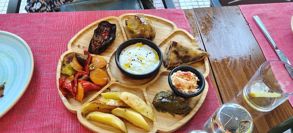 Fisi Restaurant - Traditional Food