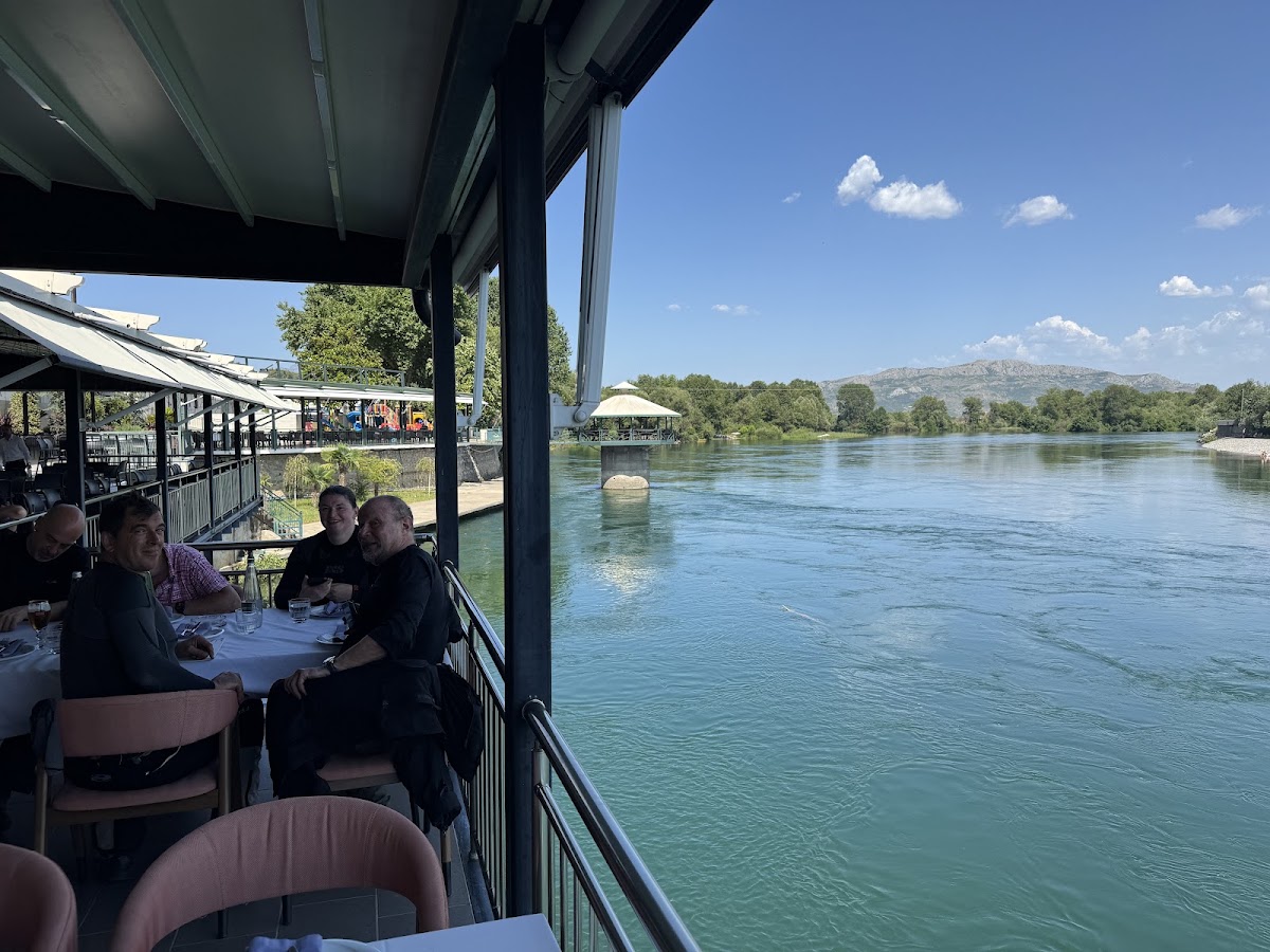 Bar Restaurant Shqiponja