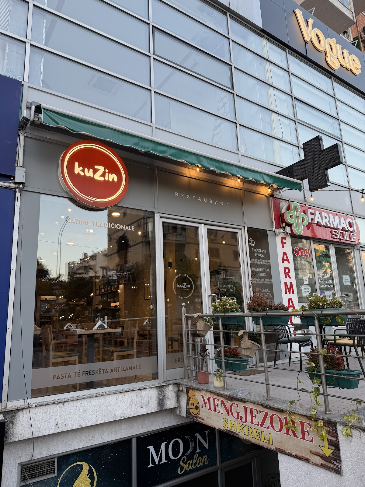 Kuzin Restaurant