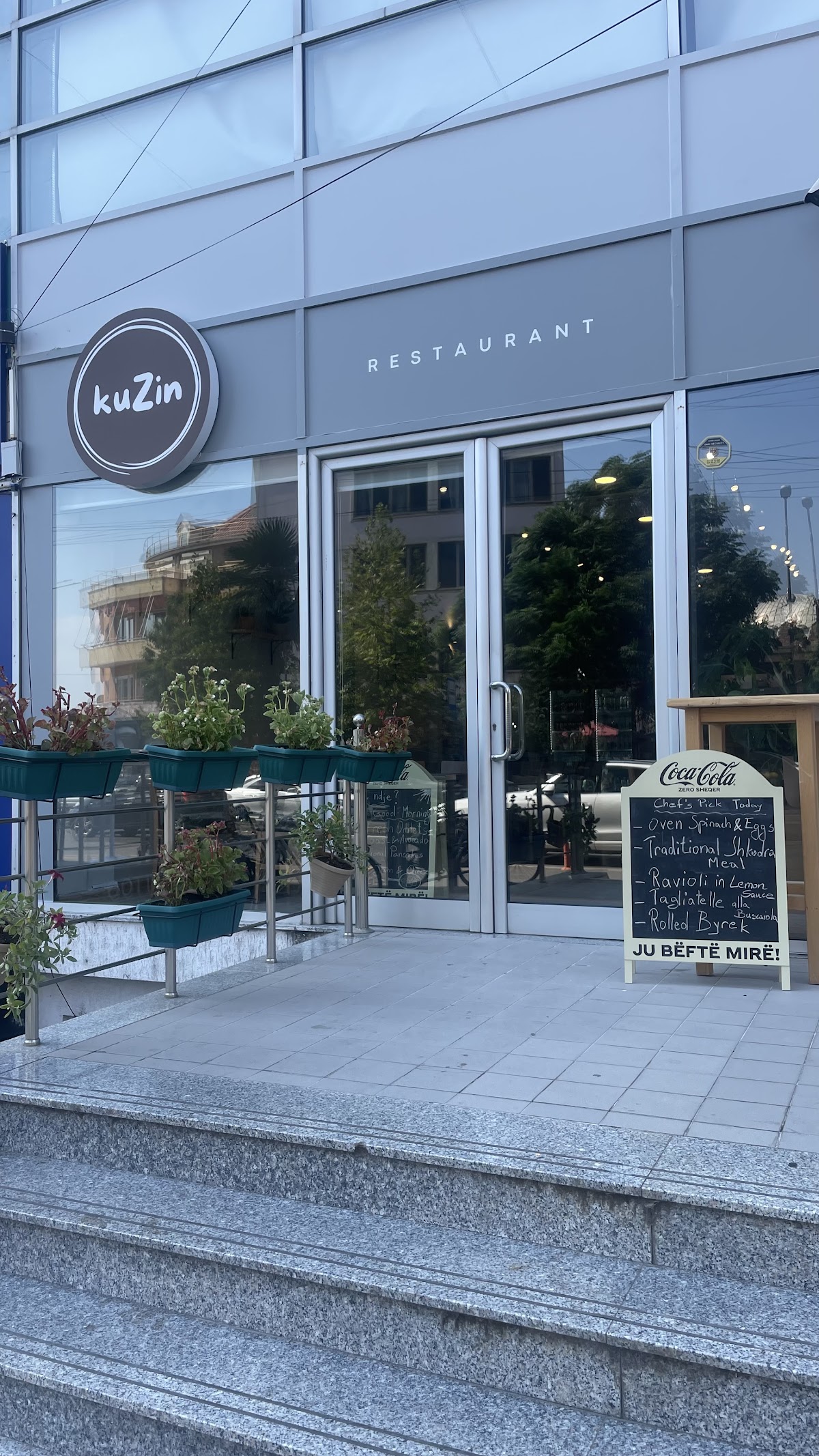 Kuzin Restaurant