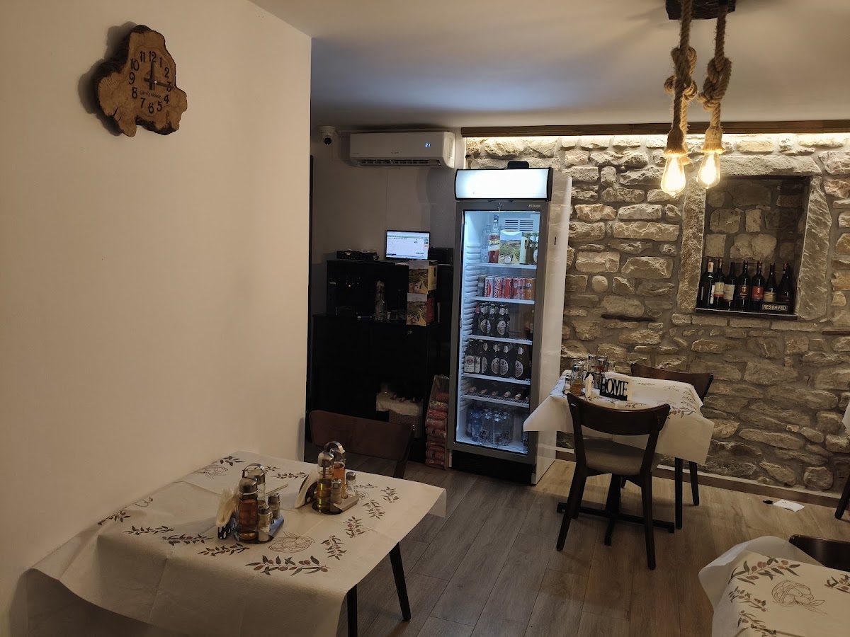 Gimis House Traditional Restaurant