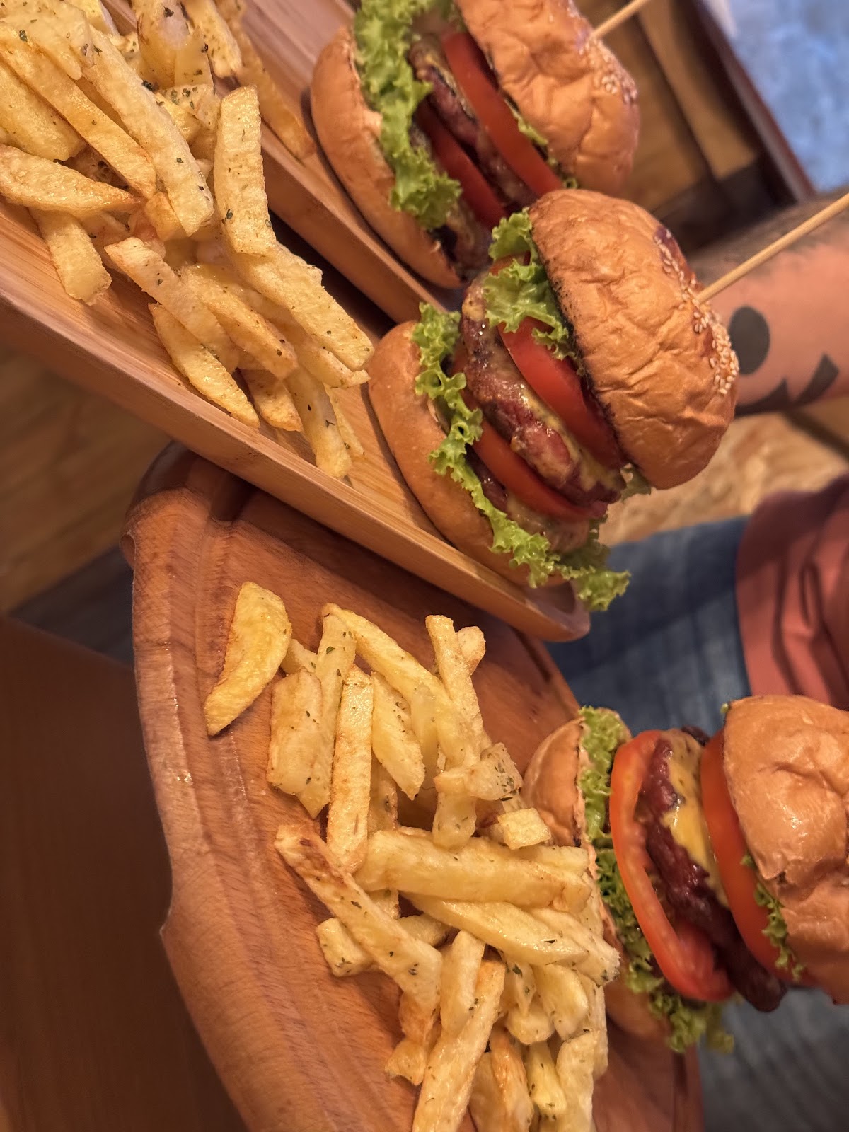 ÇIZMJA (Beer, Grill & Pub)